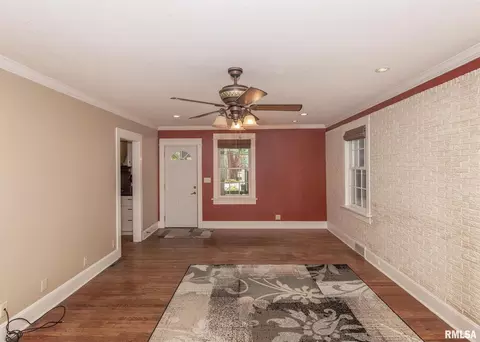 910 37th St, Moline, IL 61265 photo 16