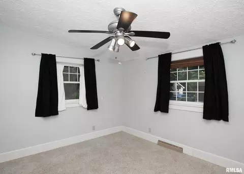 910 37th St, Moline, IL 61265 photo 23