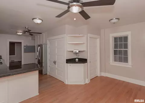 910 37th St, Moline, IL 61265 photo 29