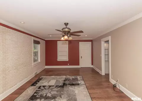 910 37th St, Moline, IL 61265 photo 17