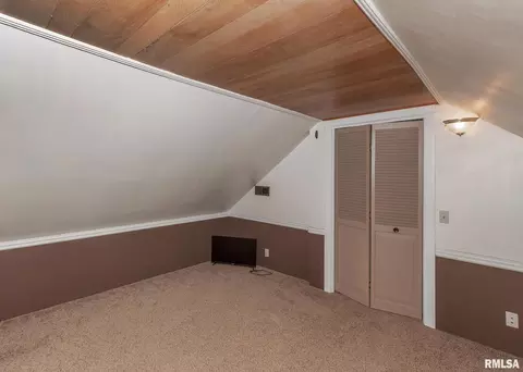 910 37th St, Moline, IL 61265 photo 34