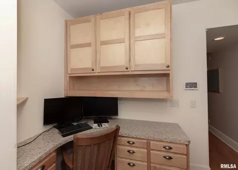910 37th St, Moline, IL 61265 photo 20