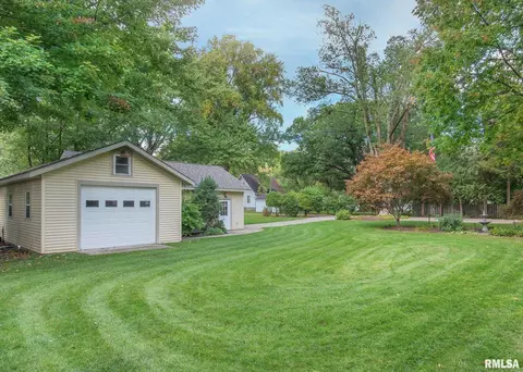 910 37th St, Moline, IL 61265 photo 6