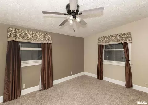 910 37th St, Moline, IL 61265 photo 21