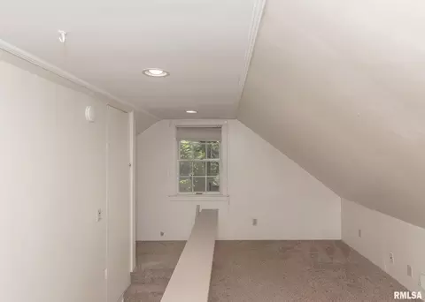 910 37th St, Moline, IL 61265 photo 31