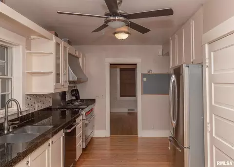910 37th St, Moline, IL 61265 photo 27