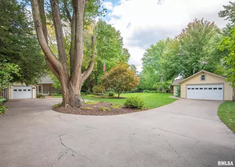 910 37th St, Moline, IL 61265 photo 3