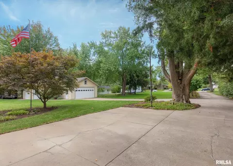 910 37th St, Moline, IL 61265 photo 7