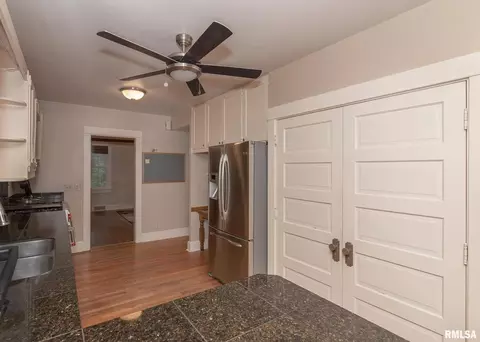 910 37th St, Moline, IL 61265 photo 25