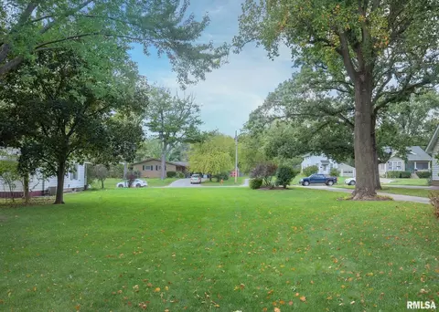 910 37th St, Moline, IL 61265 photo 9