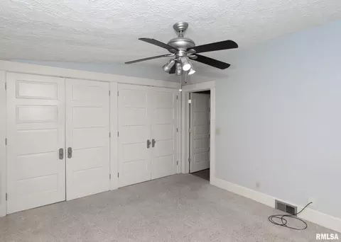 910 37th St, Moline, IL 61265 photo 24