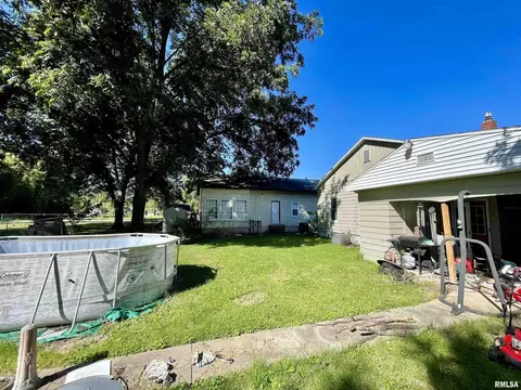 904 W Monroe St, Herrin, IL 62948 photo 4