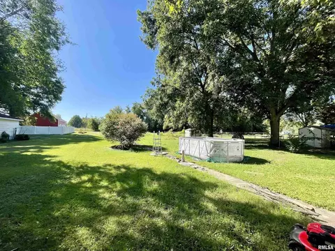 904 W Monroe St, Herrin, IL 62948 photo 5
