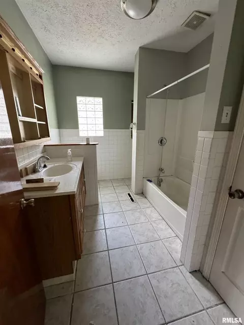 904 W Monroe St, Herrin, IL 62948 photo 10