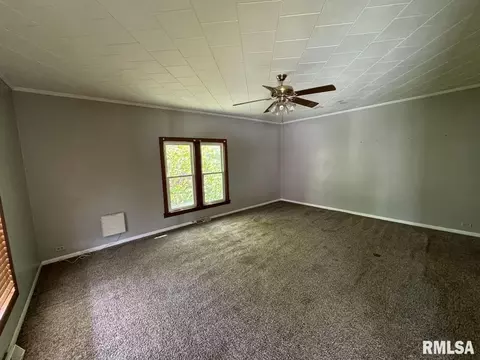904 W Monroe St, Herrin, IL 62948 photo 6