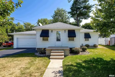 110 N Vail St, Geneseo, IL 61254