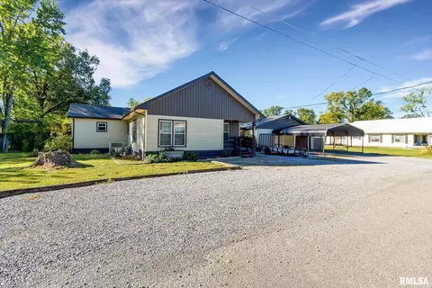 2907 Locust St, Eldorado, IL 62930