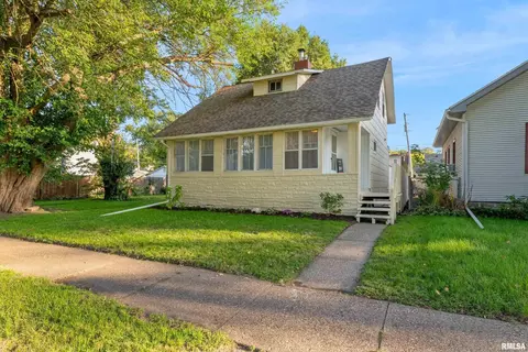 130 15th Ave, East Moline, IL 61244