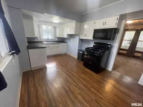 609 E 2nd St, Kewanee, IL 61443 photo 3
