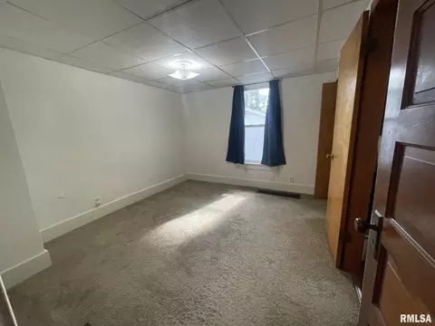 609 E 2nd St, Kewanee, IL 61443 photo 12