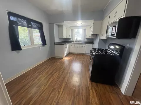 609 E 2nd St, Kewanee, IL 61443 photo 2