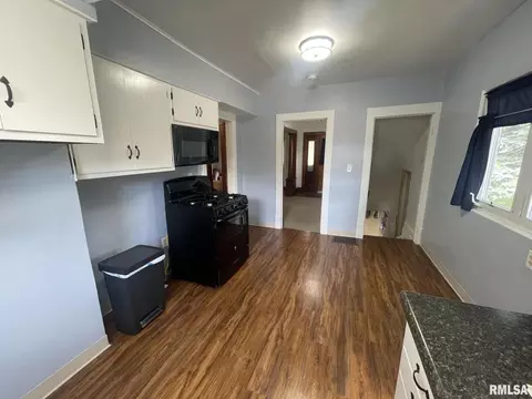 609 E 2nd St, Kewanee, IL 61443 photo 4