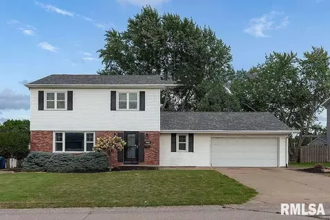 2942 9th St, East Moline, IL 61244