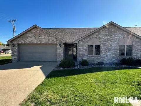 1001 10th St, Dewitt, IA 52742