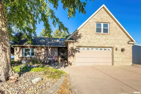 707 N 1st Ave, Hampton, IL 61256