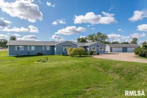 14115 290th St, Donahue, IA 52746