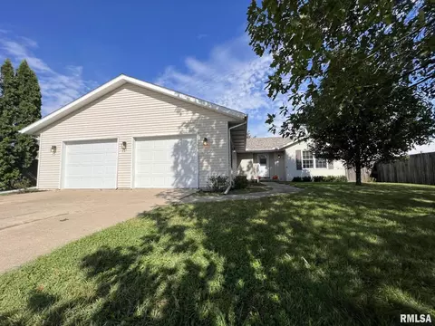 3824 W 46th St, Davenport, IA 52806