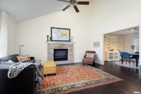 336 Pinehurst Dr, Eldridge, IA 52748 photo 5