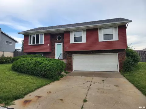 4685 Davis St, Bettendorf, IA 52722