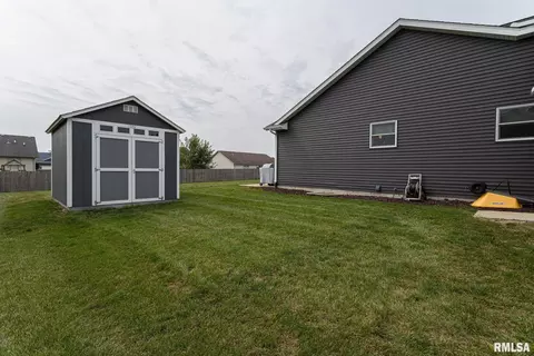 345 Hillside Dr, Eldridge, IA 52748 photo 33