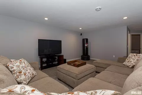 345 Hillside Dr, Eldridge, IA 52748 photo 23