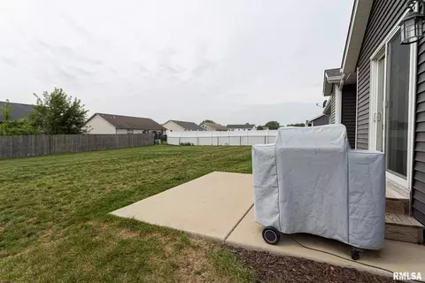 345 Hillside Dr, Eldridge, IA 52748 photo 32