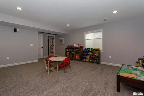 345 Hillside Dr, Eldridge, IA 52748 photo 22
