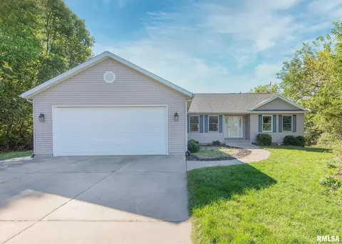 19 Hickory Hills Rd, Geneseo, IL 61254