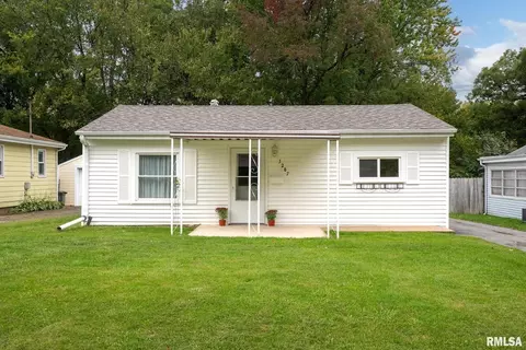 3207 2nd St, East Moline, IL 61244