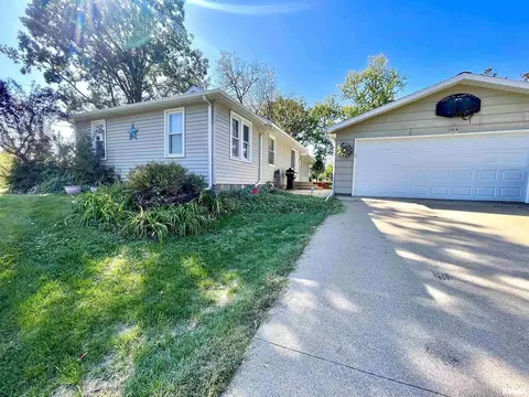 2304 N 12th St, Clinton, IA 52732