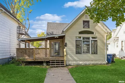 150 N 5th St, Clinton, IA 52732