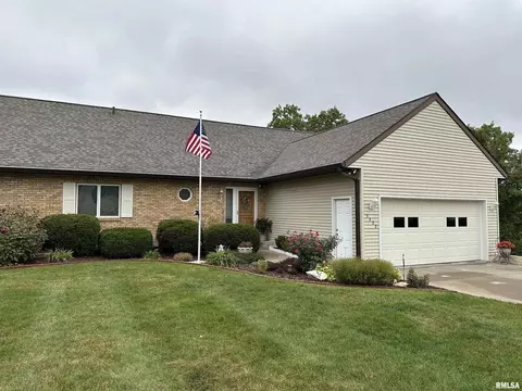 3322 Valley Oaks Ct #B2, Clinton, IA 52732