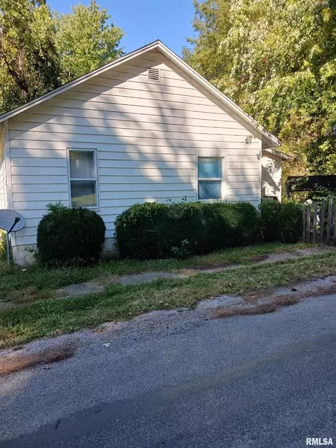 705 W Lindell St, West Frankfort, IL 62896