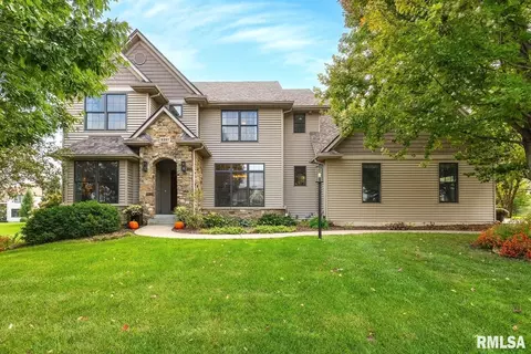 5357 Hopewell Ct, Bettendorf, IA 52722