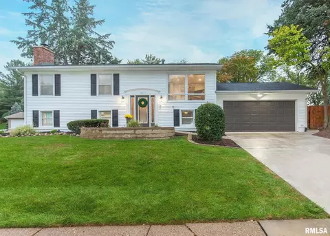 837 Colony Dr, Davenport, IA 52806