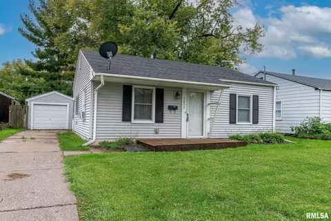2411 Dugan Ct, Davenport, IA 52804