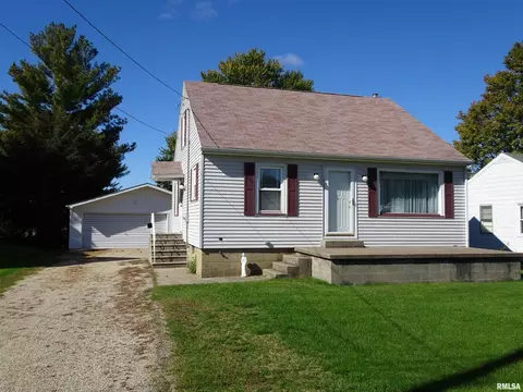 112 S West St, Annawan, IL 61234