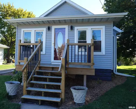 307 E 2nd St, Atkinson, IL 61235