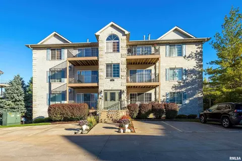 3042 Holiday Ct #7, Bettendorf, IA 52722