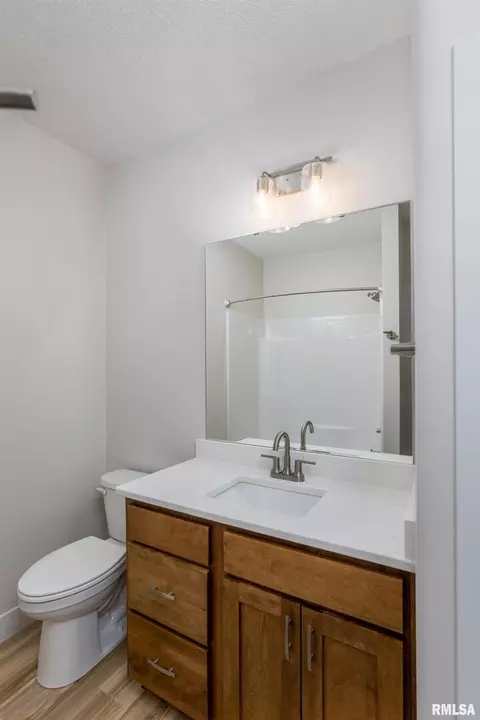 426 N 3rd Ave, Eldridge, IA 52748 photo 13